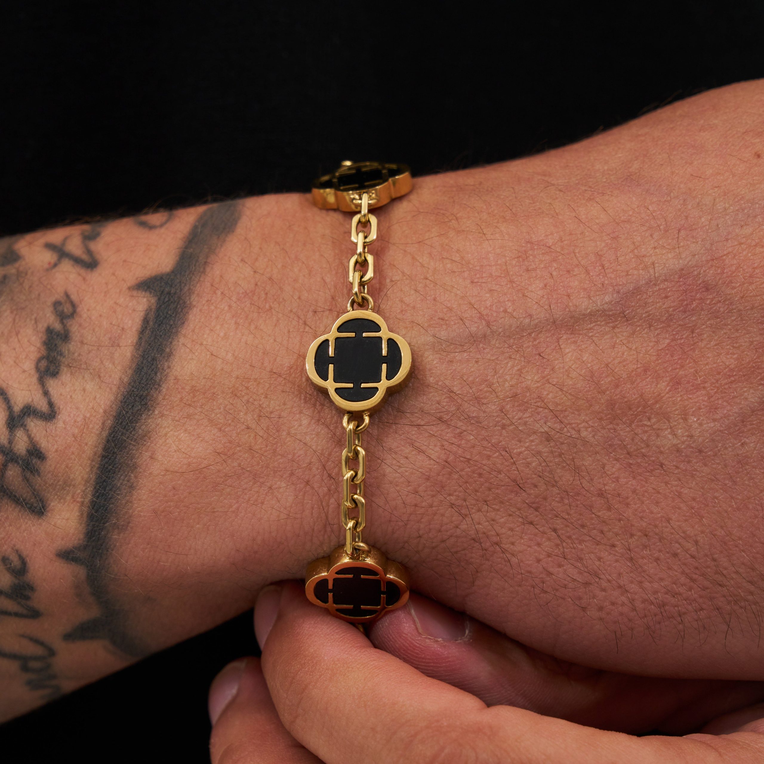 Onyx Clover Stone Bracelet (Gold) - Image 3